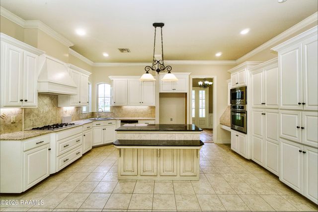 117 Hundred Oaks Drive, Youngsville, LA 70592