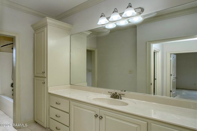 117 Hundred Oaks Drive, Youngsville, LA 70592