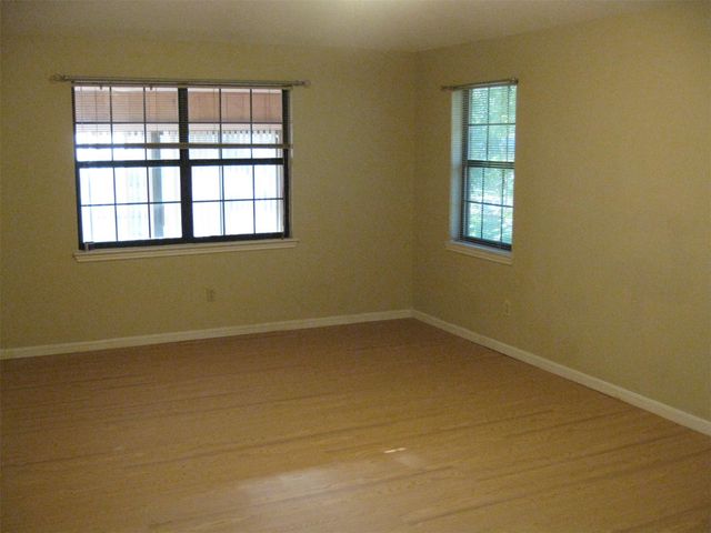 287 Meadowlakes DR, Meadowlakes, TX 78654