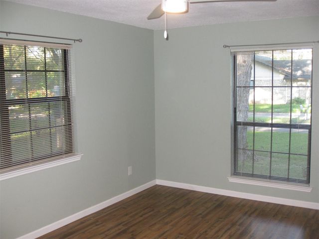287 Meadowlakes DR, Meadowlakes, TX 78654