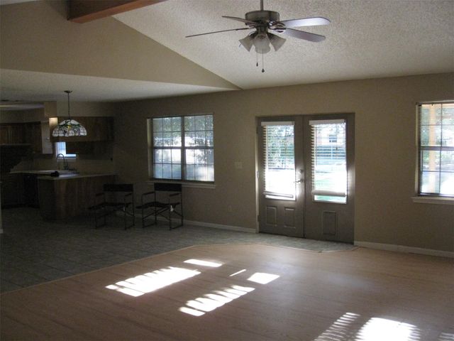 287 Meadowlakes DR, Meadowlakes, TX 78654