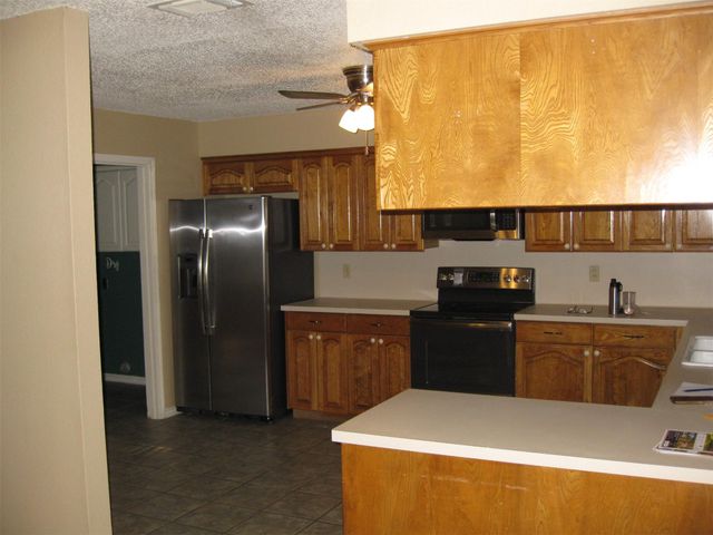 287 Meadowlakes DR, Meadowlakes, TX 78654