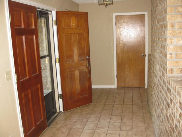 287 Meadowlakes DR, Meadowlakes, TX 78654