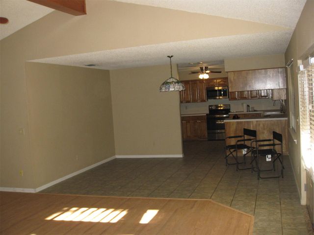 287 Meadowlakes DR, Meadowlakes, TX 78654
