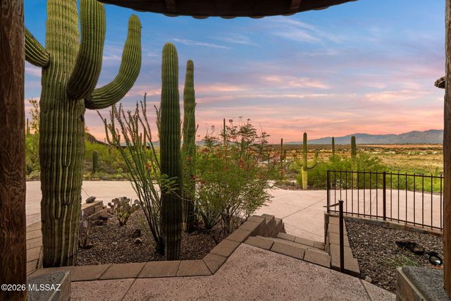 9901 N Silverbell Road, Tucson, AZ 85743