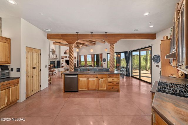 9901 N Silverbell Road, Tucson, AZ 85743