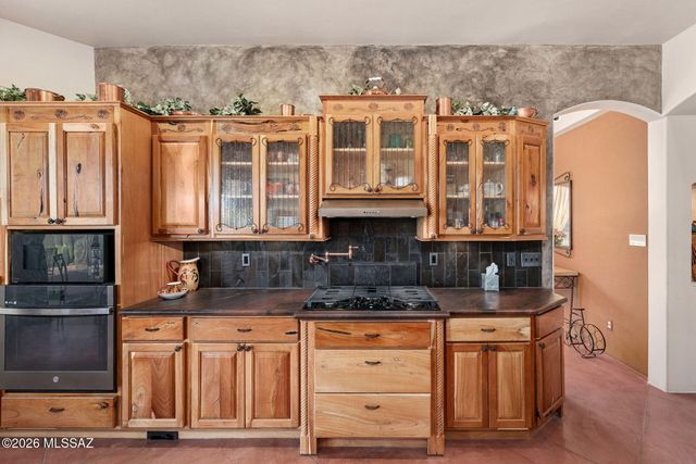 9901 N Silverbell Road, Tucson, AZ 85743