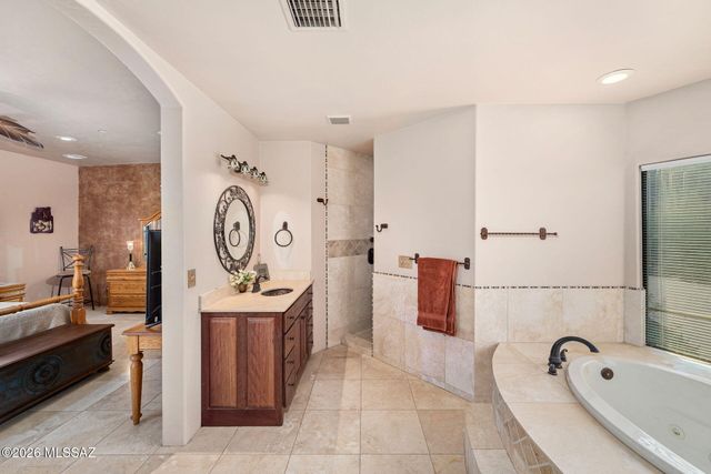 9901 N Silverbell Road, Tucson, AZ 85743