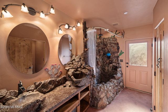 9901 N Silverbell Road, Tucson, AZ 85743