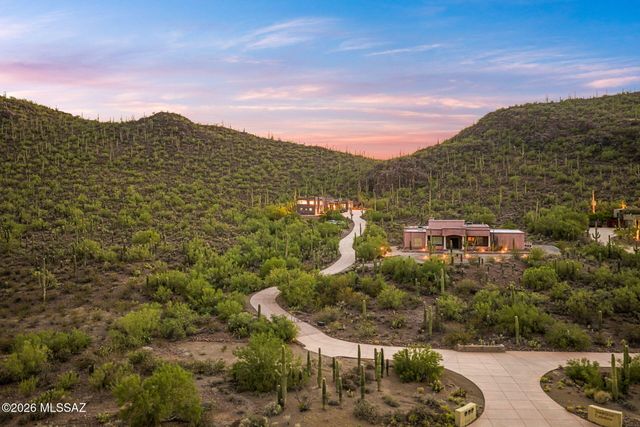 9901 N Silverbell Road, Tucson, AZ 85743