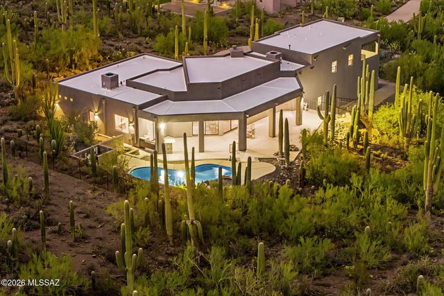 9901 N Silverbell Road, Tucson, AZ 85743