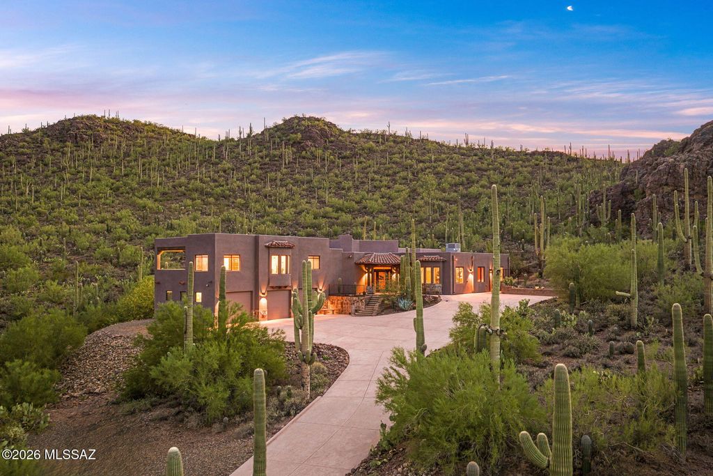 9901 N Silverbell Road, Tucson, AZ 85743