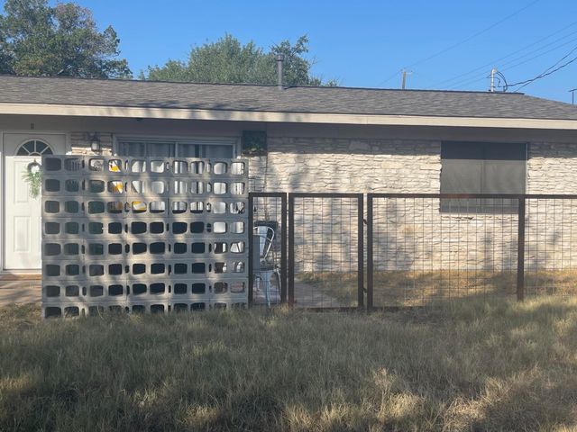 8005 Pinedale CV B, Austin, TX 78757