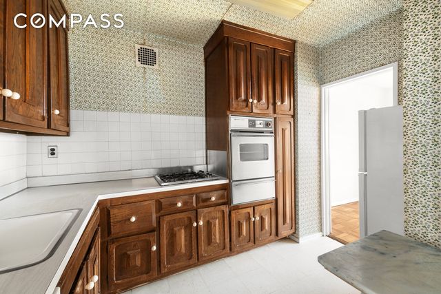 300 E 74th St Apt 20E, New York City, NY 10021