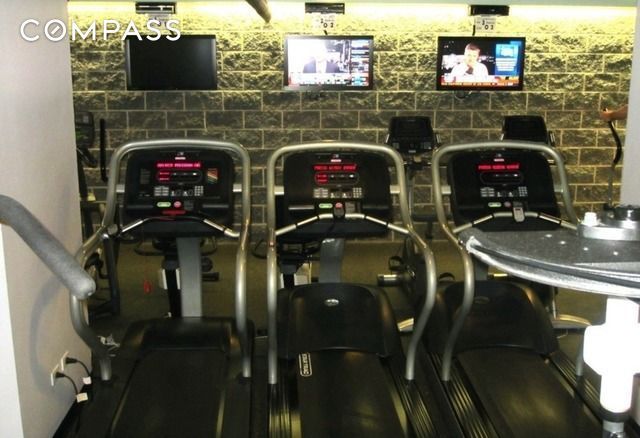 300 E 74th St Apt 20E, New York City, NY 10021