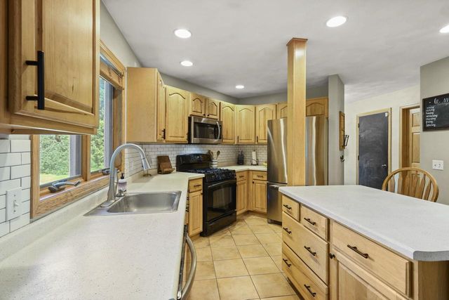 7801 N Robert Drive, Evansville, WI 53536