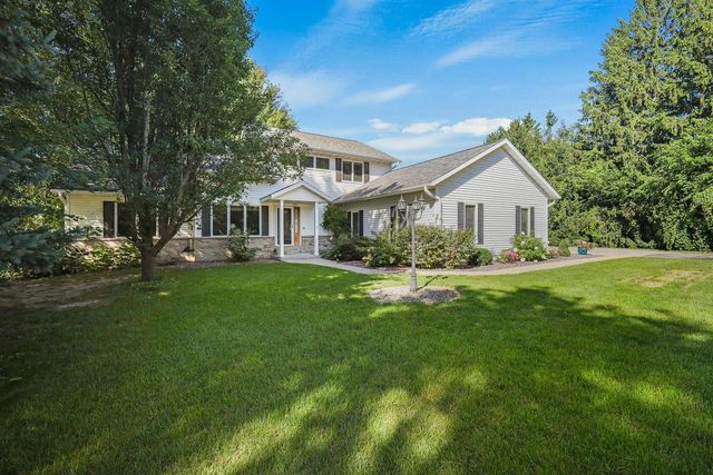 7801 N Robert Drive, Evansville, WI 53536