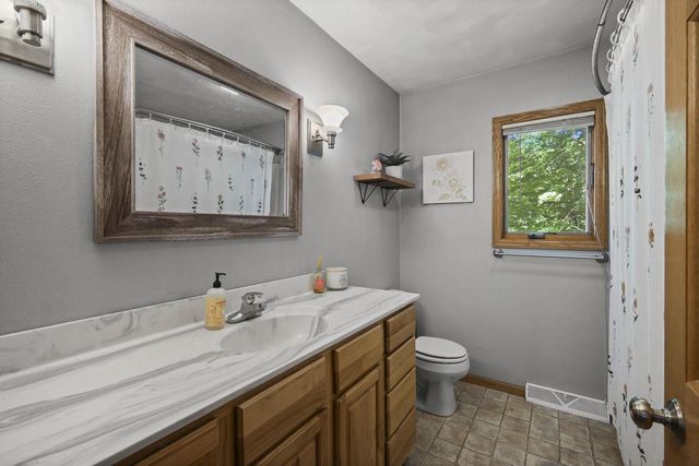 7801 N Robert Drive, Evansville, WI 53536