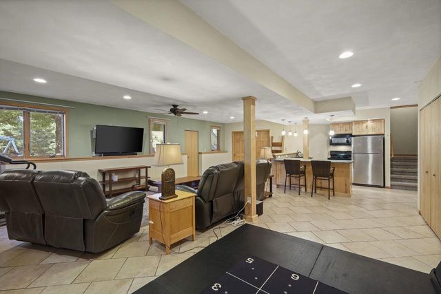 7801 N Robert Drive, Evansville, WI 53536