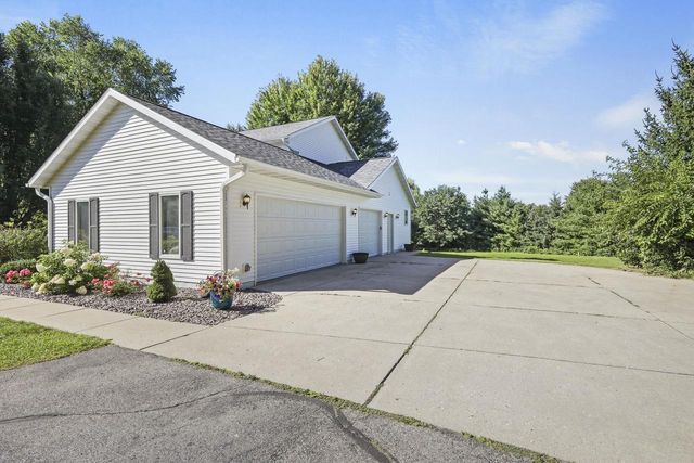 7801 N Robert Drive, Evansville, WI 53536