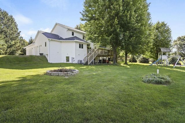 7801 N Robert Drive, Evansville, WI 53536