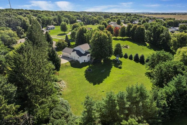 7801 N Robert Drive, Evansville, WI 53536