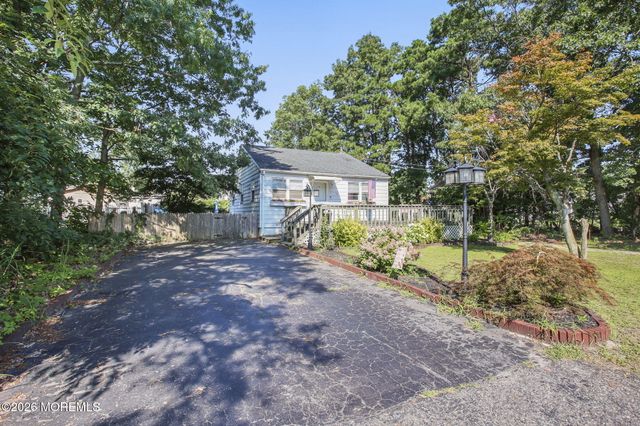 1151 Beechmont Street, Toms River, NJ 08757