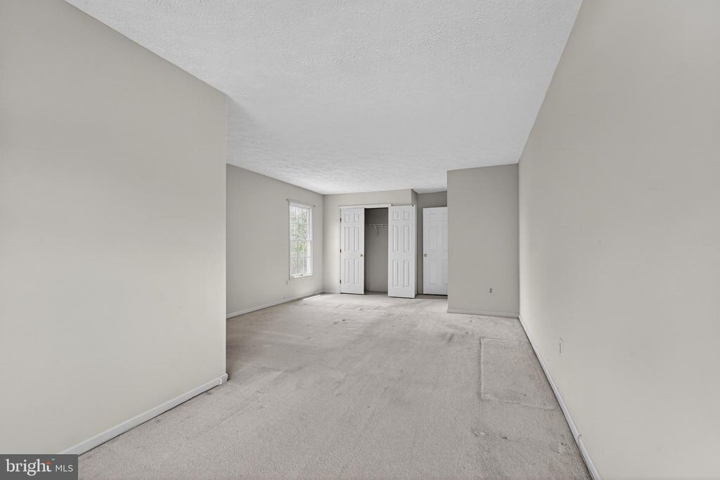Image 14 of property listing at 8204 ELKWOOD CT, Pasadena, MD 21122