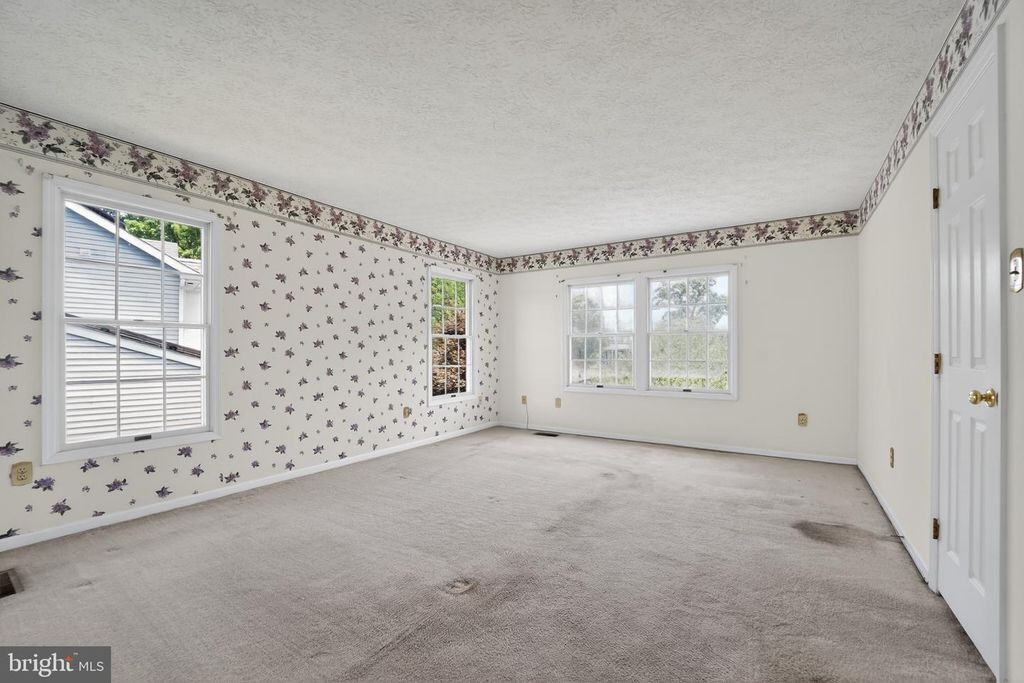 Image 16 of property listing at 8204 ELKWOOD CT, Pasadena, MD 21122
