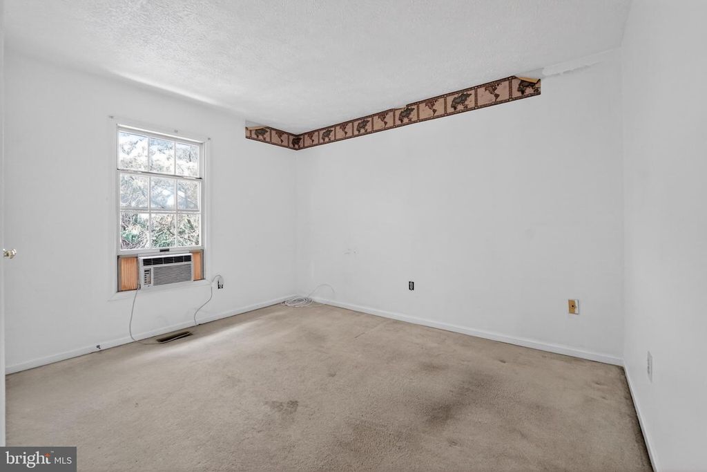 Image 19 of property listing at 8204 ELKWOOD CT, Pasadena, MD 21122