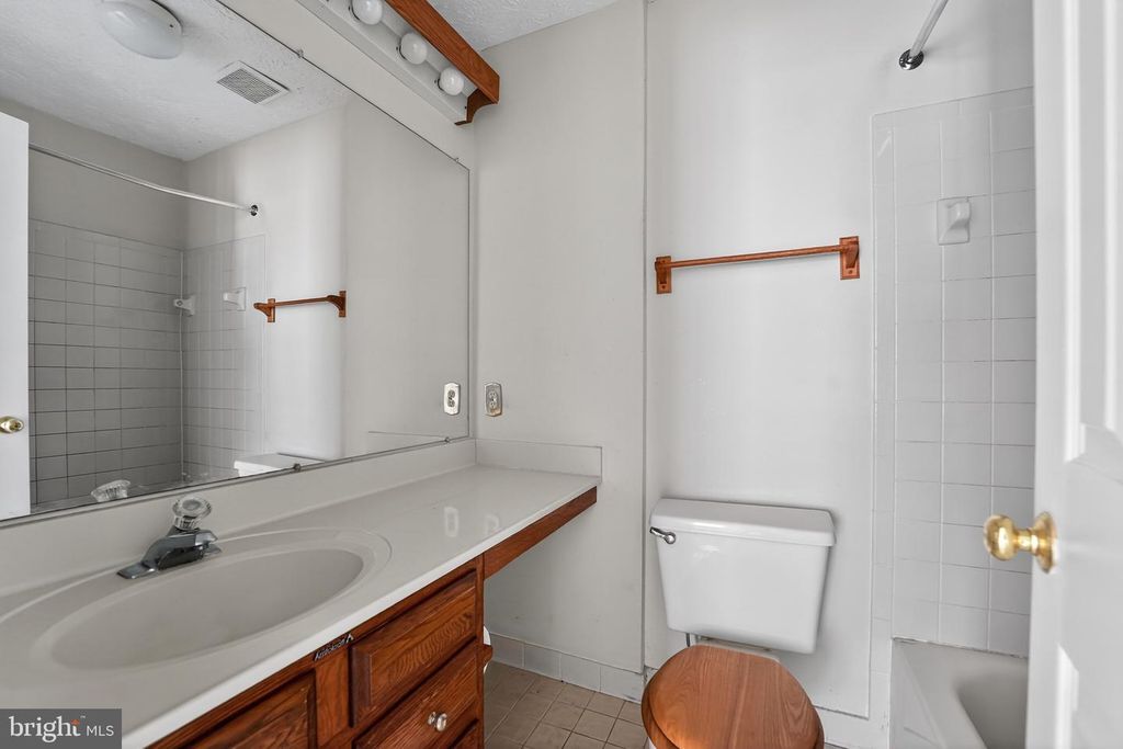 Image 23 of property listing at 8204 ELKWOOD CT, Pasadena, MD 21122
