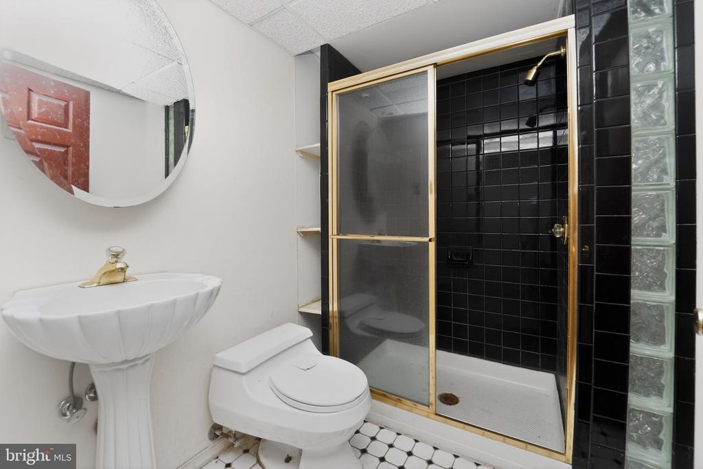 Image 24 of property listing at 8204 ELKWOOD CT, Pasadena, MD 21122