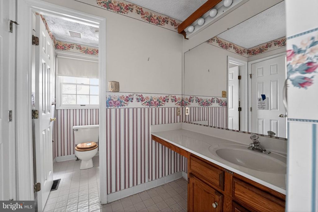 Image 25 of property listing at 8204 ELKWOOD CT, Pasadena, MD 21122