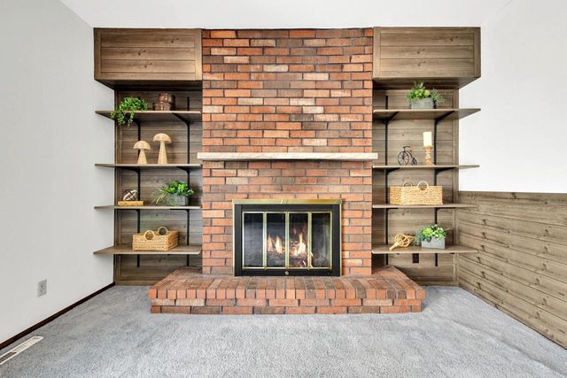 W214N10404 Oak LANE, Germantown, WI 53022