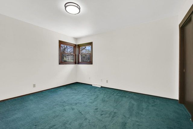 W214N10404 Oak LANE, Germantown, WI 53022