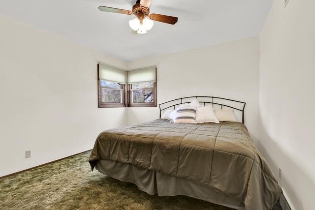 W214N10404 Oak LANE, Germantown, WI 53022