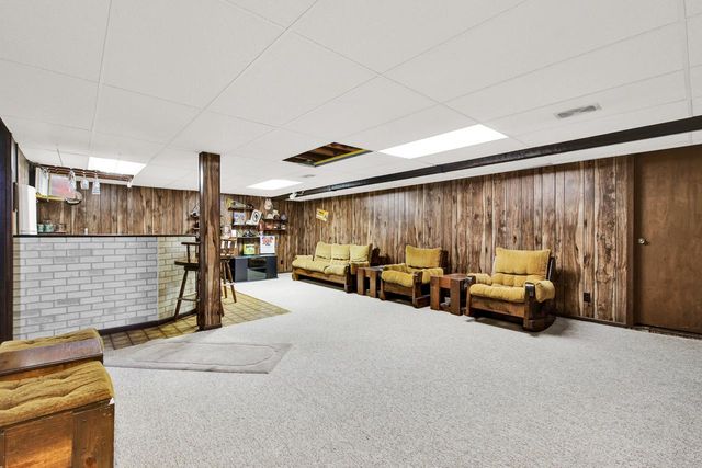 W214N10404 Oak LANE, Germantown, WI 53022