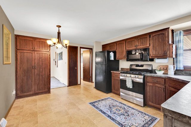 W214N10404 Oak LANE, Germantown, WI 53022