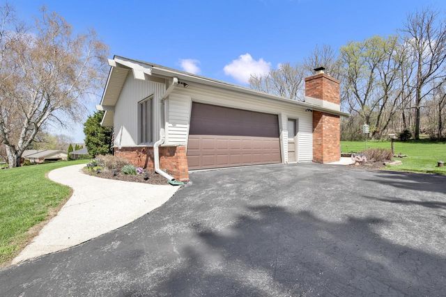 W214N10404 Oak LANE, Germantown, WI 53022