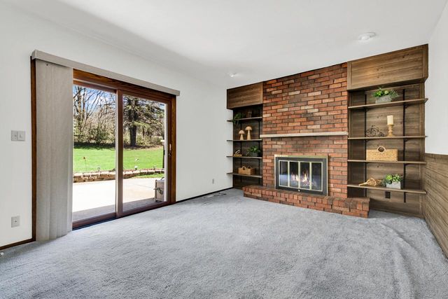 W214N10404 Oak LANE, Germantown, WI 53022