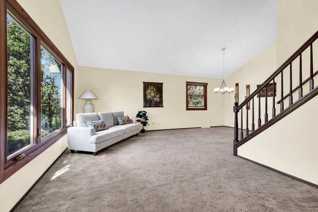 W214N10404 Oak LANE, Germantown, WI 53022