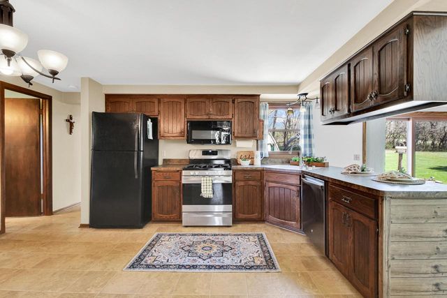 W214N10404 Oak LANE, Germantown, WI 53022