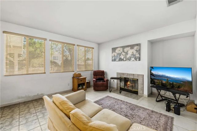 333 Fantasy, Palmdale, CA 93551