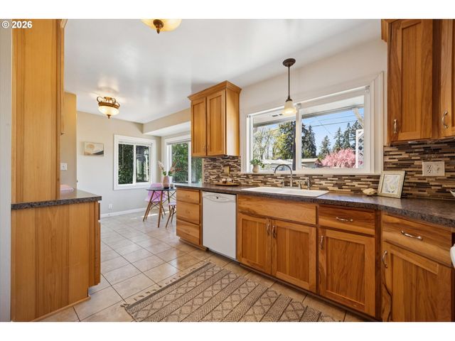 4914 Se GLEN ECHO Ave, Milwaukie, OR 97267