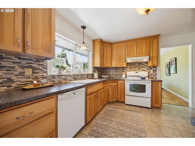 4914 Se GLEN ECHO Ave, Milwaukie, OR 97267