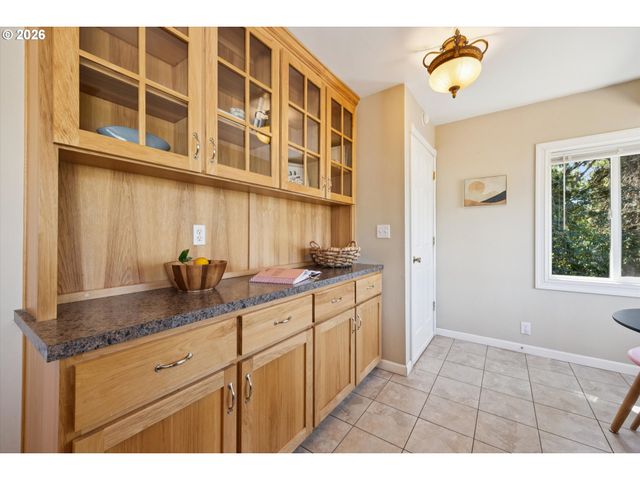 4914 Se GLEN ECHO Ave, Milwaukie, OR 97267