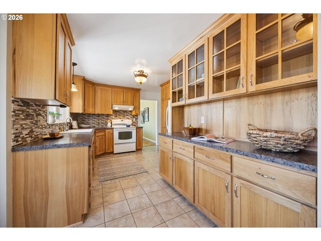 4914 Se GLEN ECHO Ave, Milwaukie, OR 97267