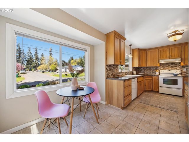 4914 Se GLEN ECHO Ave, Milwaukie, OR 97267