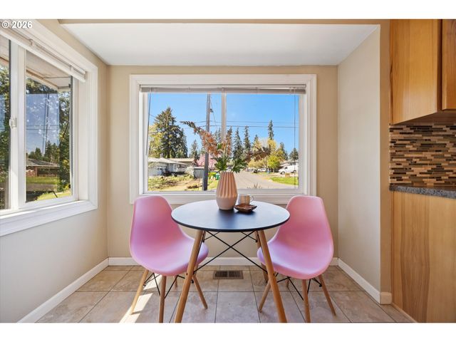 4914 Se GLEN ECHO Ave, Milwaukie, OR 97267