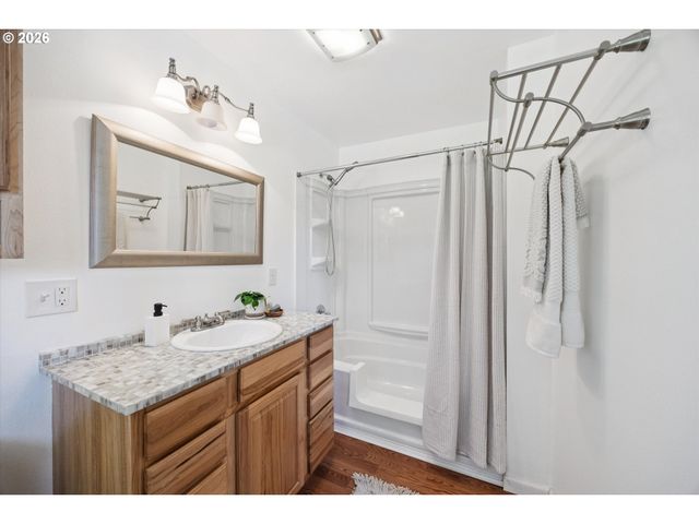 4914 Se GLEN ECHO Ave, Milwaukie, OR 97267